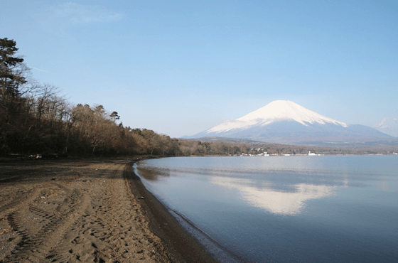 高級貸別荘（コテージ）ゲストハウス　ペーパームーンから徒歩3分、山中湖と富士山、逆さ富士の絶景ビューポイント